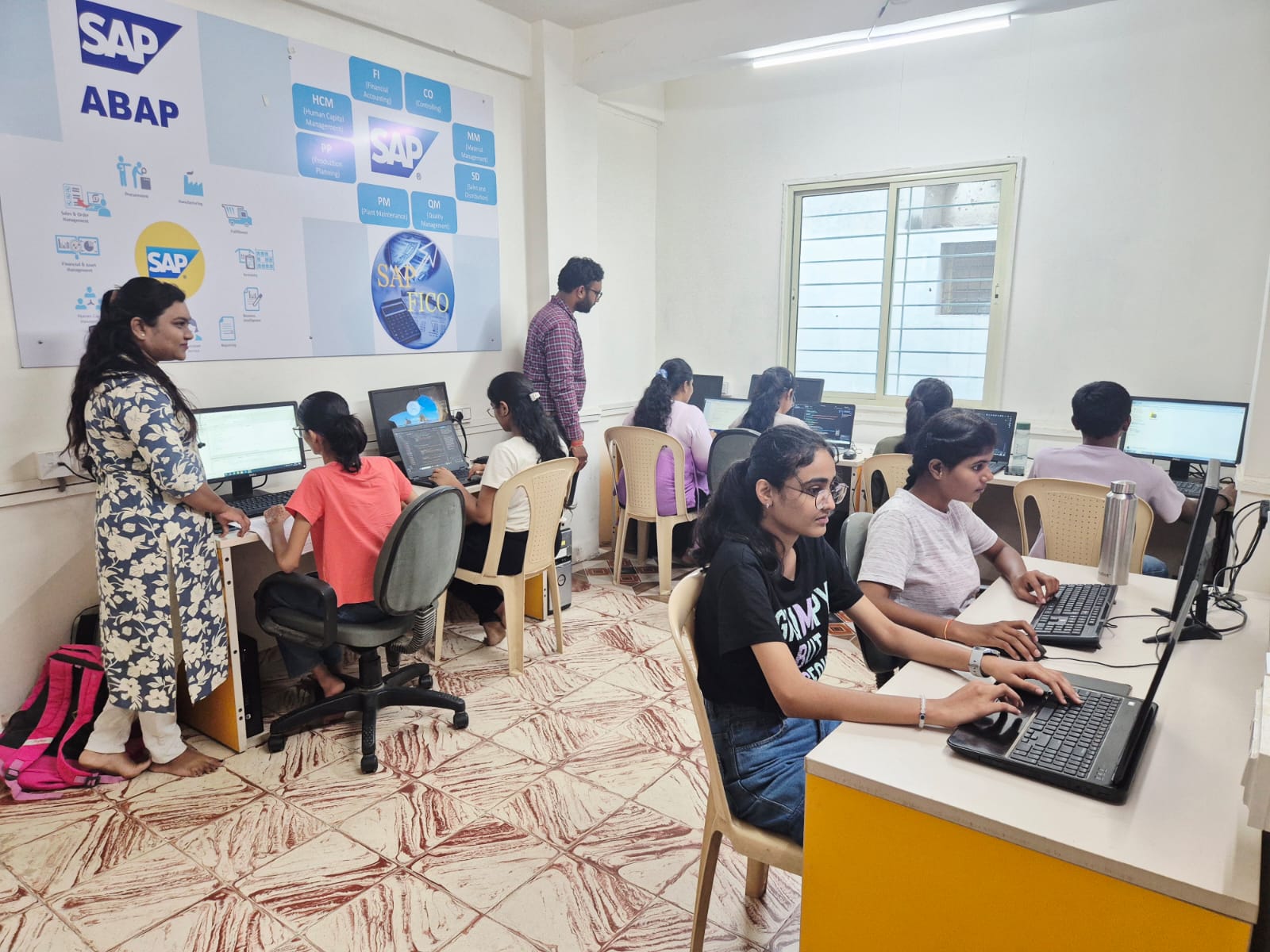 Students training in the Devgiri Technologies SAP lab
